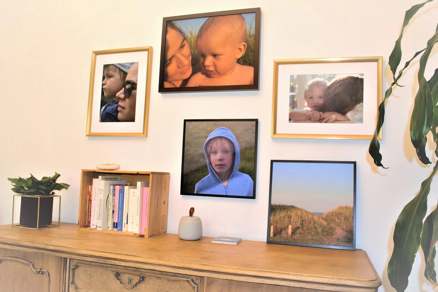 Eine Bilderwand mit Familienfotos gestalten