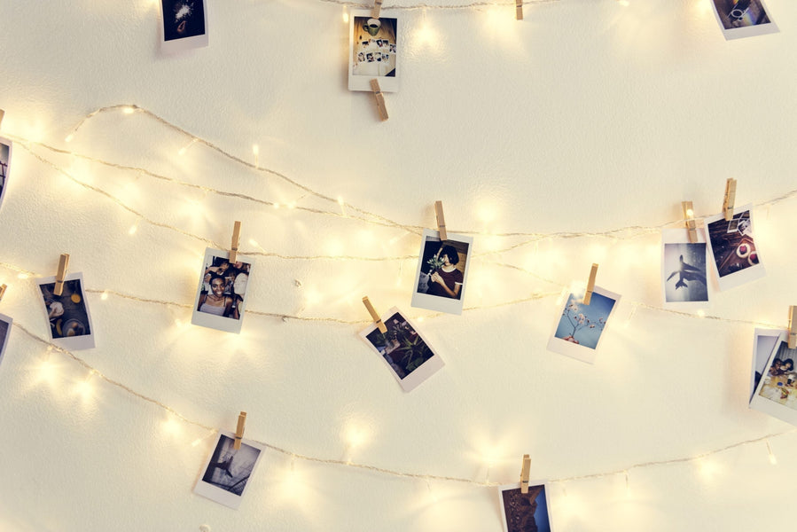 Kreative DIY-Ideen zum Selber machen: Postkarten und Fotos aufhängen